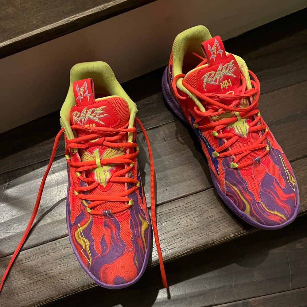 Men’s LaMelo Lo Lava sneakers with box